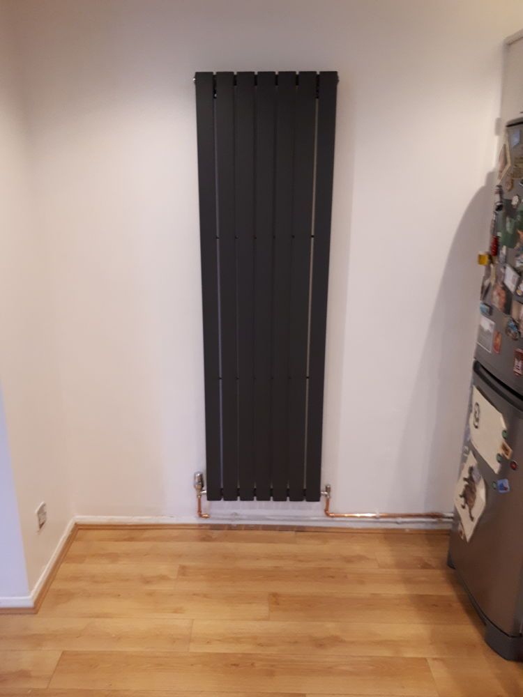 Vertical designer radiator with copper pipework